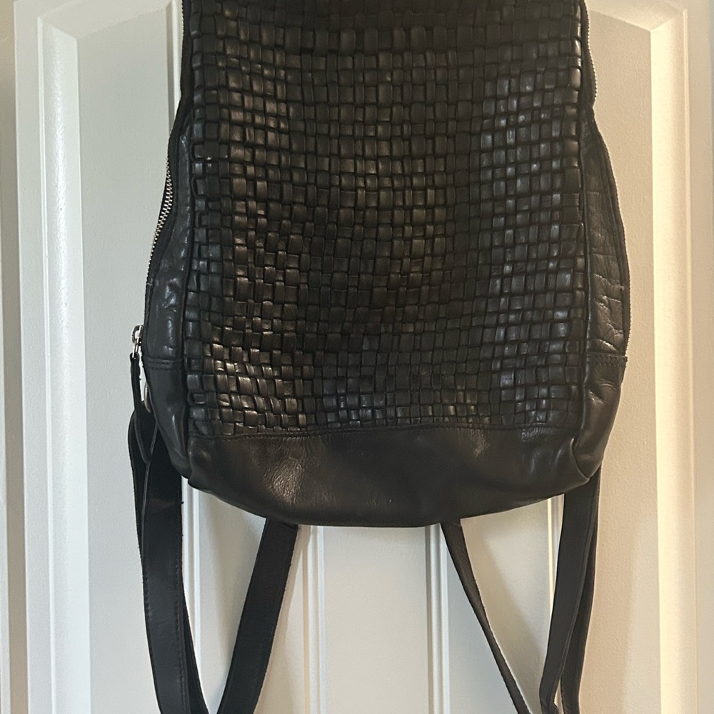 Valenca Holland Sleek Black Backpack